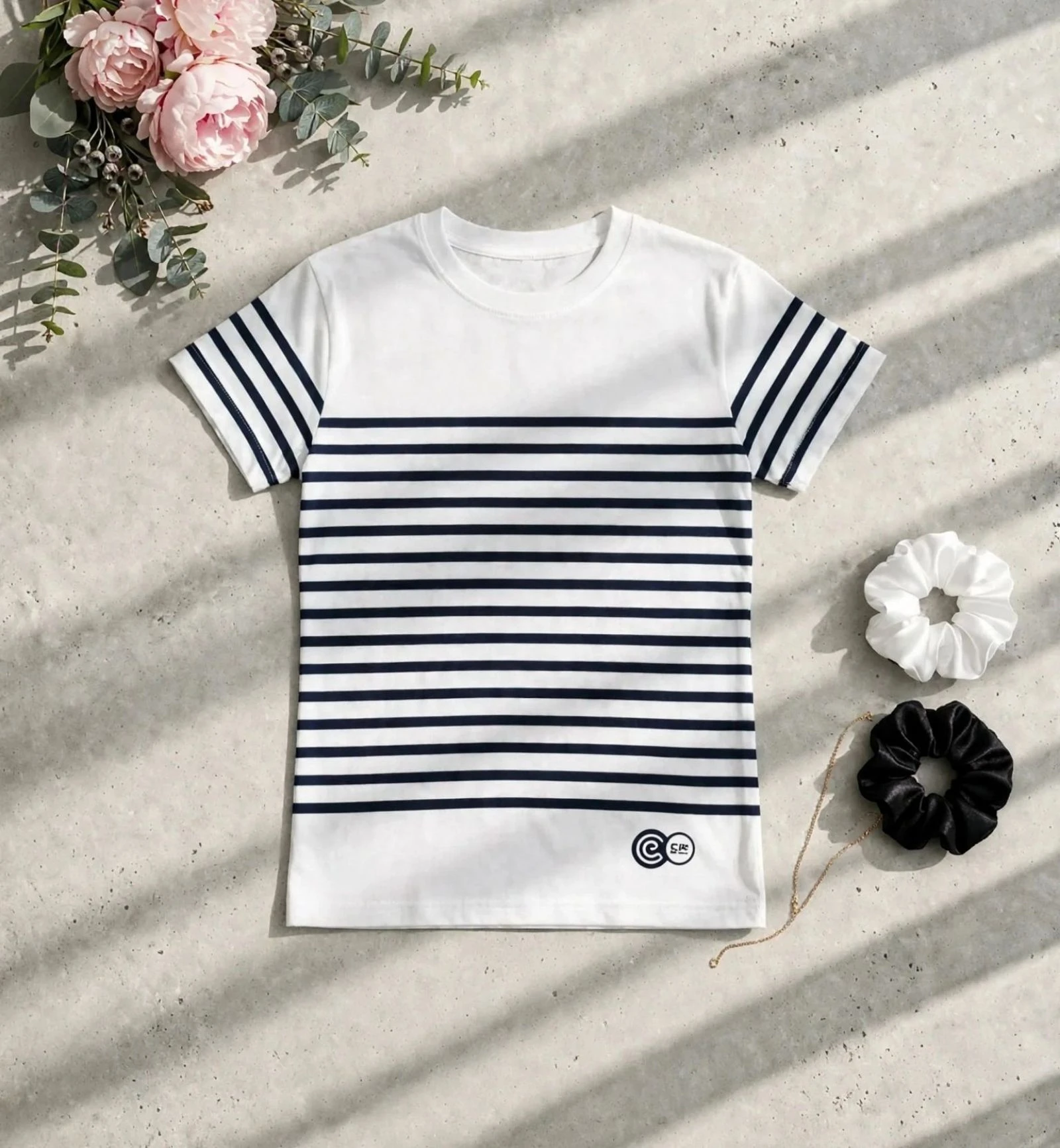 T-shirt marinière blanc à rayures bleu marine